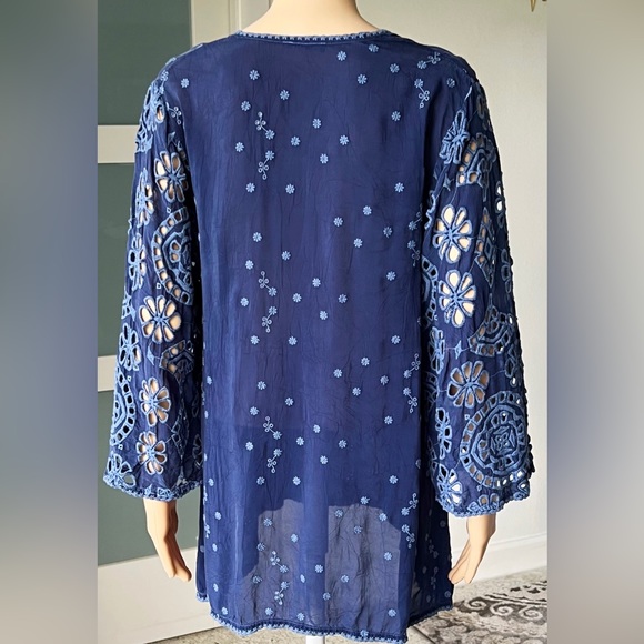 Johnny Was Asya Blue Eyelet Embroidered Flowy Flare Sleeve V-Neck Top Size Small - Picture 5 of 15